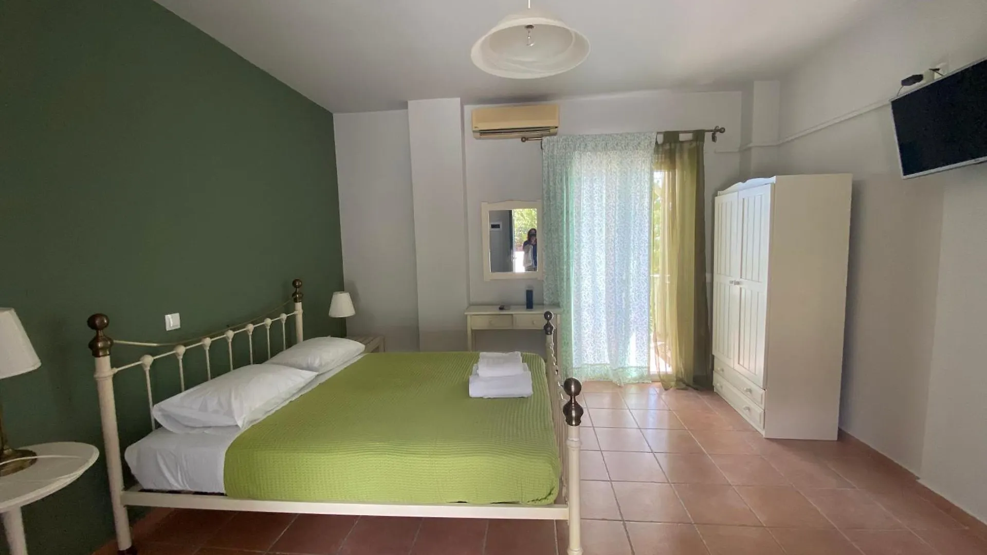 Mirovigli Aparthotel Λέπεδα